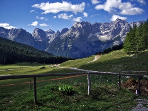 alberi, montagne, nuvole, staccionata, panorama, montagna, prati, verde, cielo