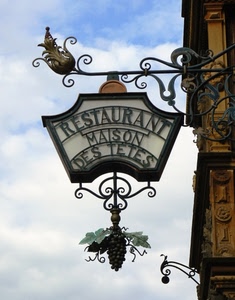 insegna, ferro, ristorante, grappolo, uva, cielo, nuvole