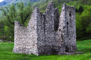 verde, alberi, prato, ruderi, rudere, torre, pietre, erba, castello, rovine, campo, sassi, pietra