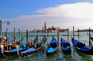 gondole, venezia, chiesa, campanile, acqua, laguna, lampione, isola, pali, blu