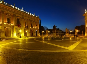 piazza, luci, lampioni, monumento, statua, notturno, notte, sera, giallo, roma, palazzo, cielo, passanti
