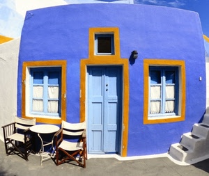 sedie, finestre, porta, casa, tavolino, scala, scale, gradini, viola, azzurro, lampada, giallo, bianco, tavolo, tendine, tende, celeste