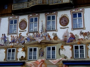 finestre, balcone, dipinto, murales, vetri, asino, murale, bianco, casa, balaustra, ringhiera, liberty, palazzo, legno, edificio, colori, tende, cerchi