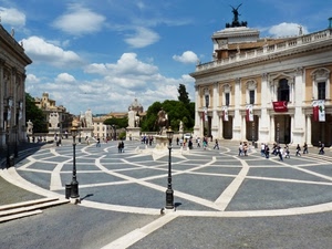 piazza, lampioni, roma, nuvole, persone, cielo, palazzi, campidoglio