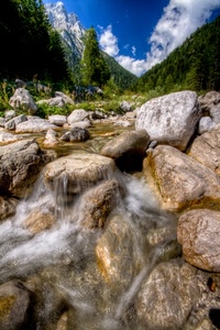 acqua, sassi, montagna, verde, fiume, torrente, nuvole, alberi, montagne, rocce, massi, cielo, ruscello, cascata