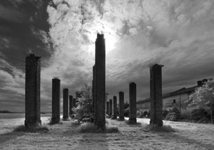 nuvole, colonne, bianconero, controluce, abbandono, erba, prospettiva, ruderi, pilastri