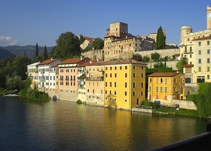 alberi, acqua, cielo, palazzi, case, castello, fiume, verde, giallo, finestre, torre, riflesso, lago, montagna, azzurro, riflessi, montagne, balconi