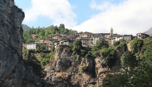rocce, alberi, borgo, paese, campanile, nuvole, panorama, case, montagna, montagne, verde, roccia, cielo