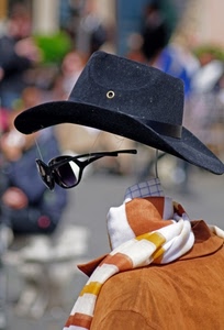 cappello, occhiali, sciarpa, giacca, marrone, nero, artista