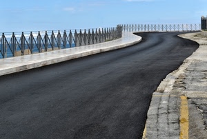 strada, mare, ringhiera, marciapiede, asfalto, curva, cielo, nero, curve, acqua, nuvole, giallo, azzurro