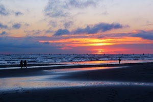 tramonto, nuvole, mare, spiaggia, cielo, persone, sole, alba, acqua, controluce, riflessi, rosso, giallo, onde, arancione