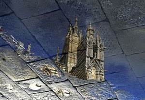 riflesso, acqua, pozzanghera, chiesa, duomo, mattoni, guglie, strada, bagnato, pavimento, riflessi