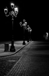 lampioni, strada, luci, bianconero, notte, marciapiede, notturno, selciato