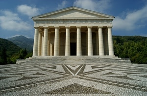 colonne, tempio, cielo, nuvole, alberi, verde, geometrie, montagne, triangolo, mosaico, bianco, montagna, selciato