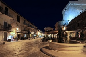 fontana, piazza, lampioni, notturno, notte, case, strada, luci, palazzi