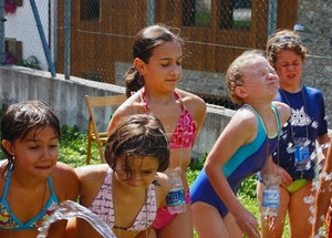 acqua, bambine, bambini, costumi, rete, costume, giocare, giochi, spruzzi, gioco, sedia