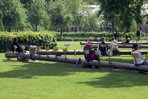 parco, persone, alberi, prato, verde, tronchi, sedili, panchine