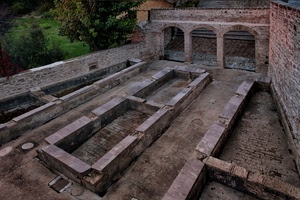 archi, lavatoio, vasche, mattoni, verde, alberi, lavatoi