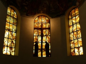 vetrate, crocifisso, chiesa, croce, statue, luce, tre, archi, giallo
