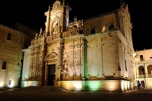 chiesa, luci, notturno, notte, facciata, gradini, portale, barocco, scale, scalinata, duomo, statue, piazza
