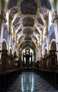 chiesa, navata, altare, soffitto, riflesso, banchi, archi, dipinti, affreschi, interno