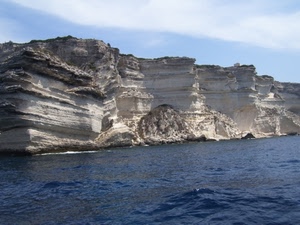 mare, nuvole, cielo, acqua, azzurro, scogliera, bianco, rocce, scogliere, scogli, costa, onde, costiera, erosione, roccia, blu
