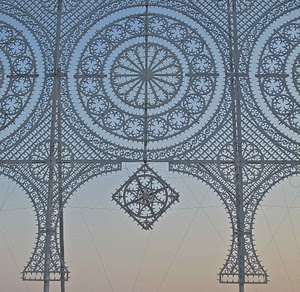 luminarie, cerchi, rosone, decorazioni, quadrati, rosoni, geometrie, disegni, cerchio, raggi, lampadine, archi, celeste