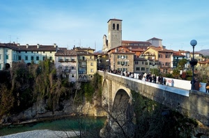 ponte, case, fiume, alberi, campanile, città, lampione, cielo, finestre, tetti, chiesa, archi, lampioni, persone, scorcio, palazzi, paese, panorama, borgo