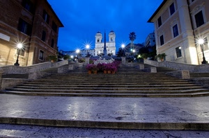 scalinata, roma, gradini, chiesa, lampioni, luci, scala, cielo, palazzi, piante, fiori