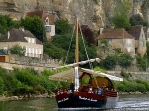 case, barca, verde, albero, vela, fiume, acqua, piante, alberi, finestre, persone, tenda, tetti, vele, roccia, imbarcazione